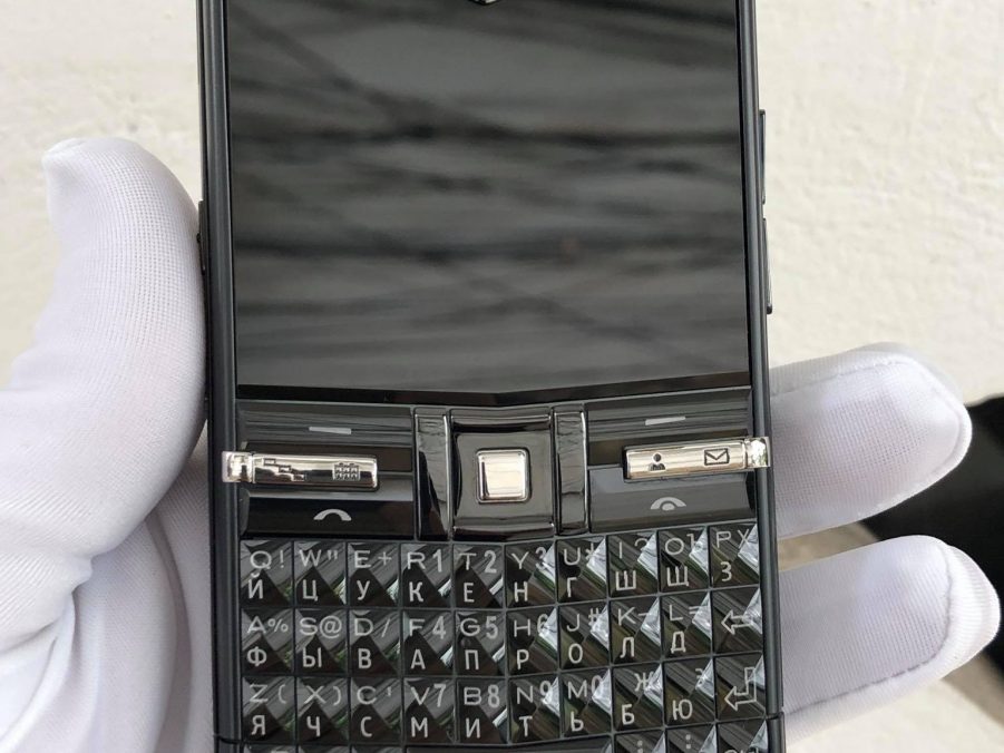 Vertu Quest Carbon – Bảo Hành 5 Năm